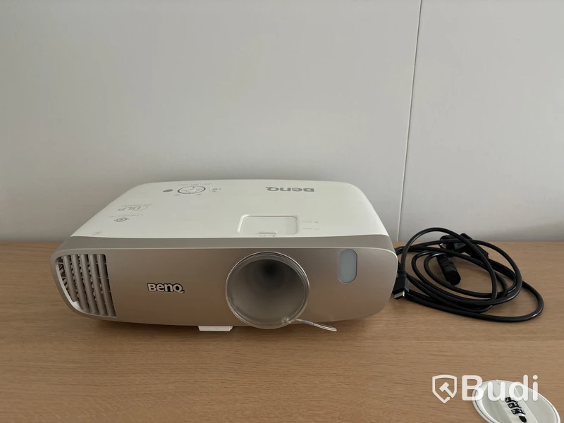 Projektor Benq W2000