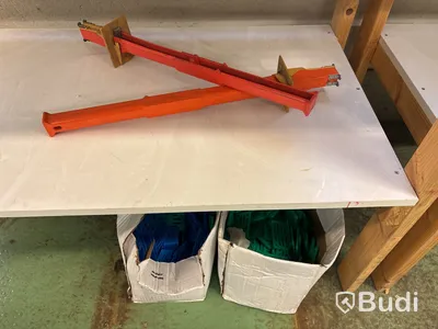 6 st hyllor & bänk med skruvstycke