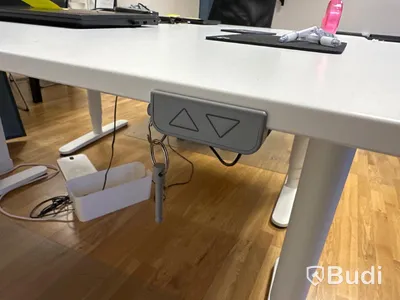 Elektriskt höj och sänkbart skrivbord