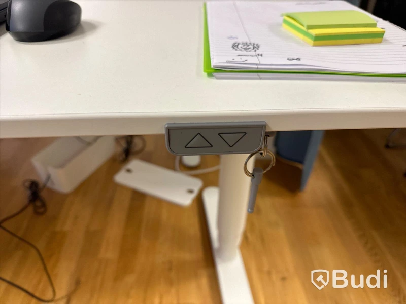 Elektriskt höj och sänkbart skrivbord