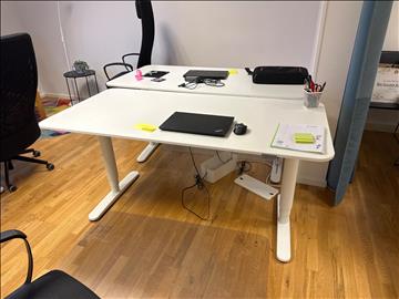 Elektriskt höj och sänkbart skrivbord