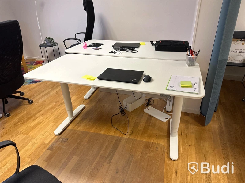 Elektriskt höj och sänkbart skrivbord