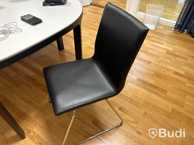 Konferensbord i 4 delar med medialåda samt 5st stolar