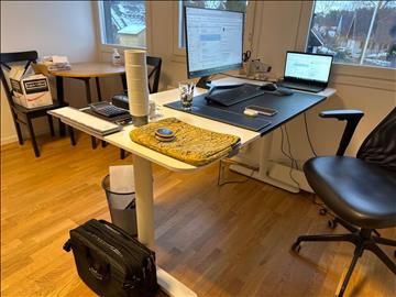 Elektriskt höj och sänkbart skrivbord