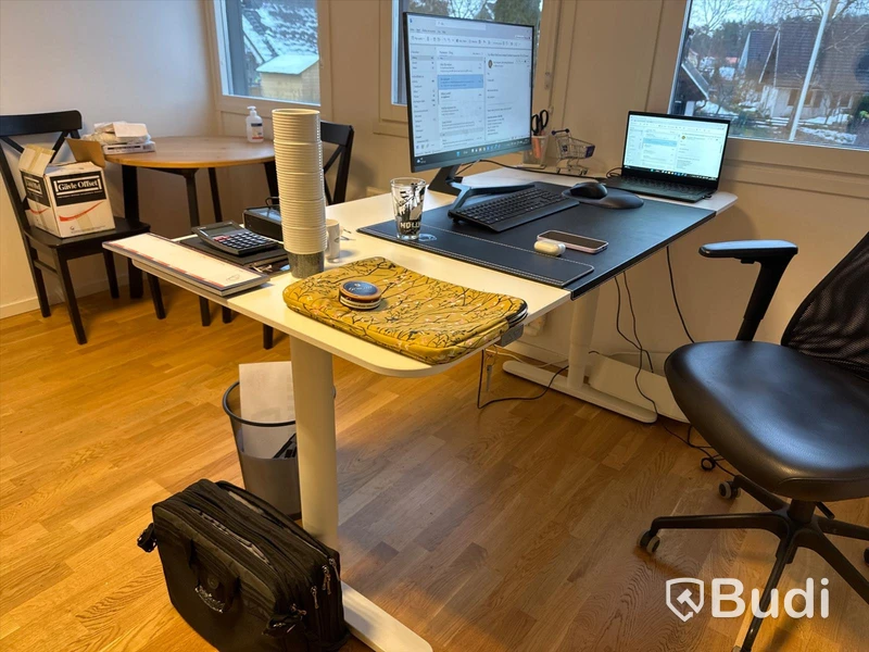 Elektriskt höj och sänkbart skrivbord
