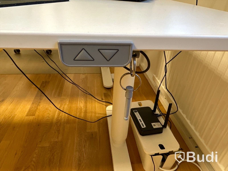 Elektriskt höj och sänkbart skrivbord