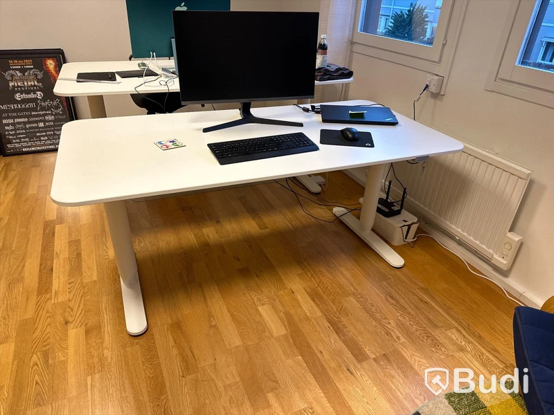 Elektriskt höj och sänkbart skrivbord