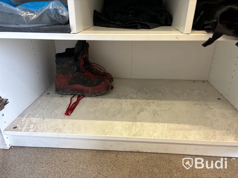 5 st skåp med innehåll