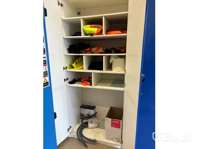 5 st skåp med innehåll