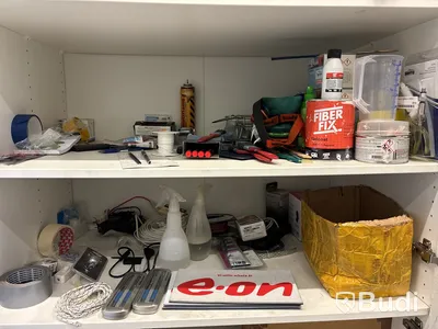 5 st skåp med innehåll