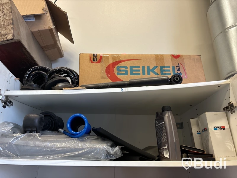 5 st skåp med innehåll