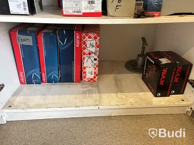 5 st skåp med innehåll