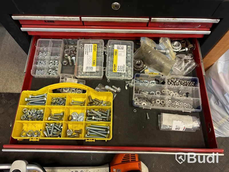 Arbetsbänk med verktyg & innehåll