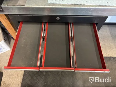 Arbetsbänk med verktyg & innehåll