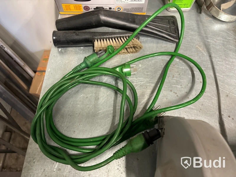 Arbetsbänk med verktyg & innehåll