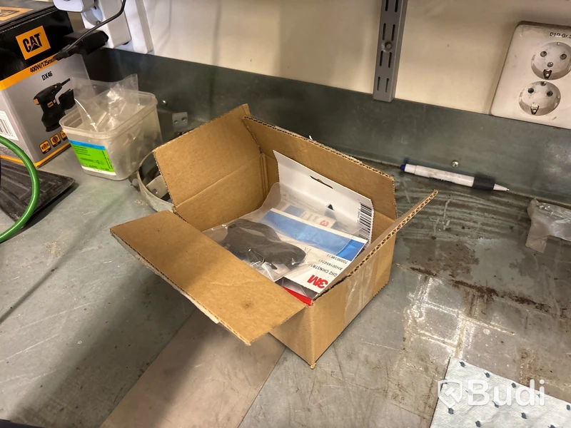 Arbetsbänk med verktyg & innehåll