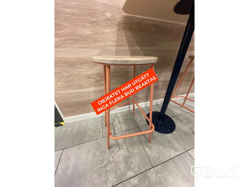 Cafebord samt 2st sittpallar
