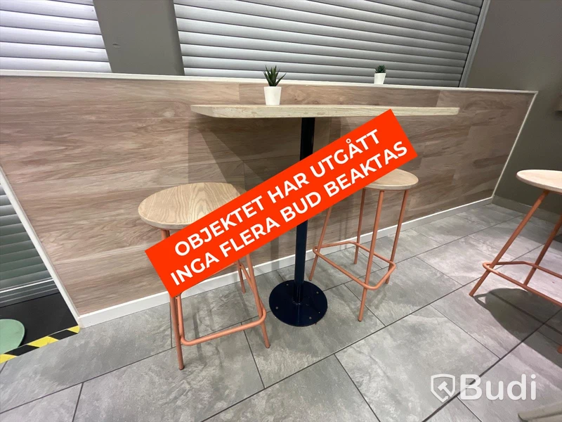Cafebord samt 2st sittpallar