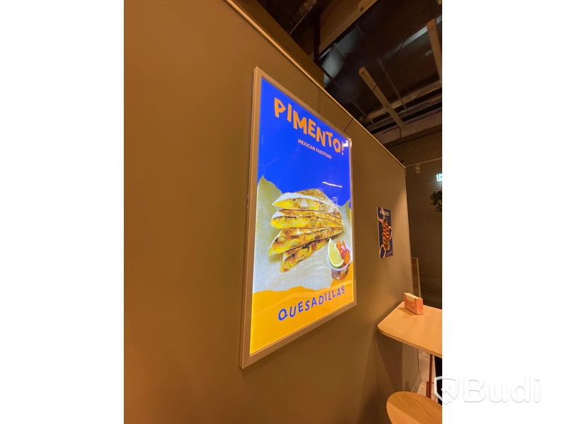 Affischhållare belyst