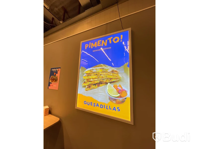 Affischhållare belyst