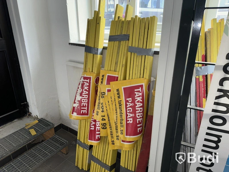 Div. avspärrningsskyltar takarbete inkl. 15 st ben