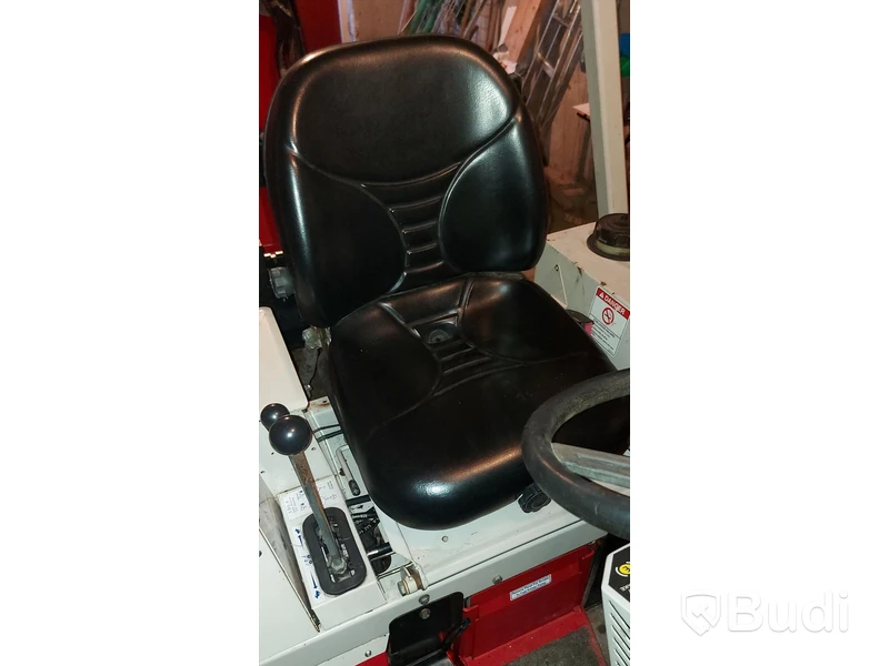 Redskapsbärare Ventrac 4200, 4-WD, -2011 med klippaggregat
