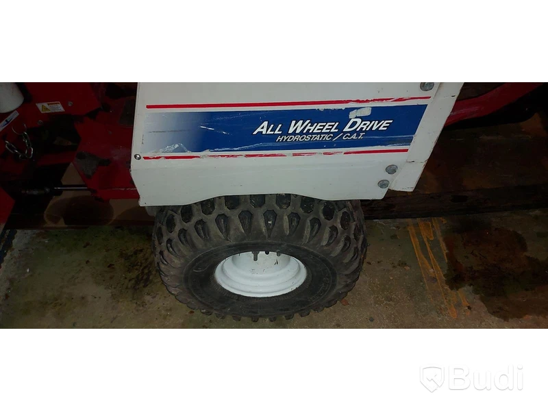 Redskapsbärare Ventrac 4200, 4-WD, -2011 med klippaggregat