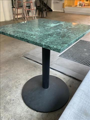 Café bord, grön marmor. 60x60x74cm 
