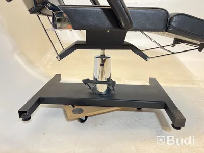 Hydraulisk behandling- och tatueringsstol.