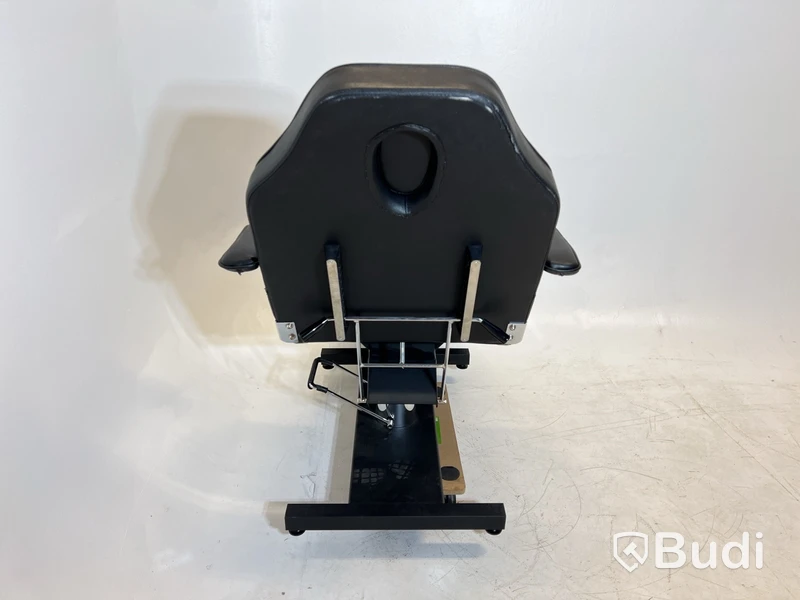 Hydraulisk behandling- och tatueringsstol. Med ett extra huvudstöd.