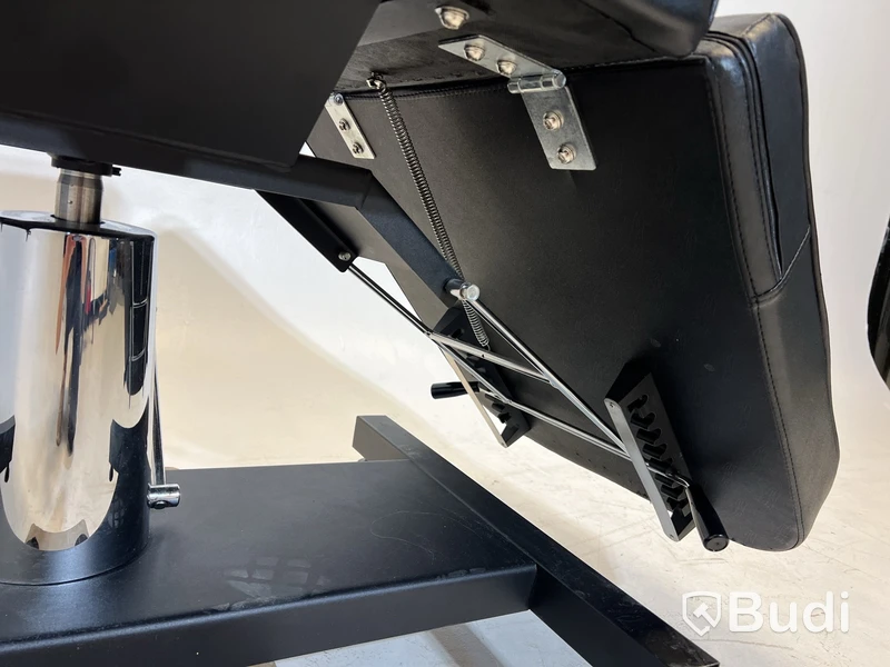Hydraulisk behandling- och tatueringsstol. Med ett extra huvudstöd.