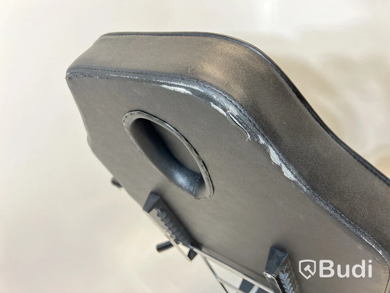 Hydraulisk behandling- och tatueringsstol. Med ett extra huvudstöd.