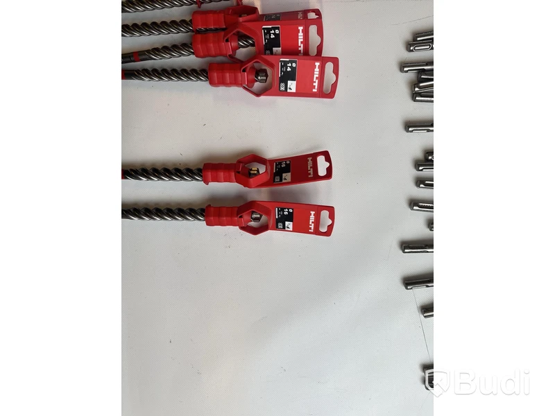 Parti med hammarborr Hilti i olika storlekar och modeller, Ord. pris inkl. moms: ca 24.000 kr