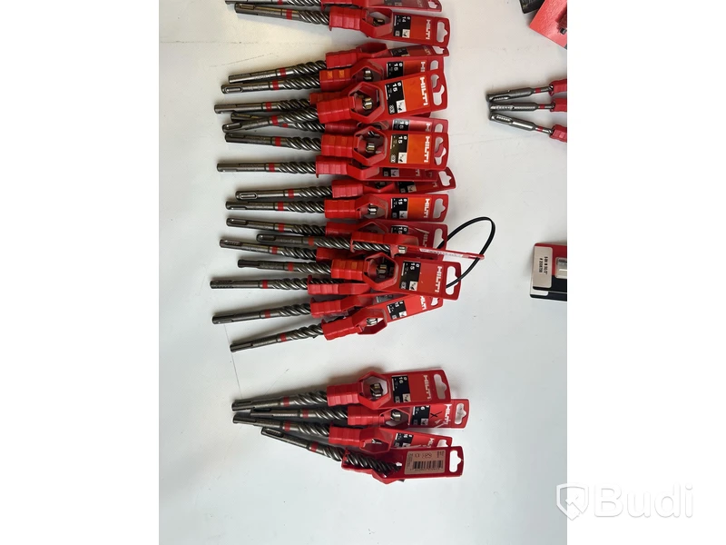 Parti med hammarborr Hilti i olika storlekar och modeller, Ord. pris inkl. moms: ca 24.000 kr