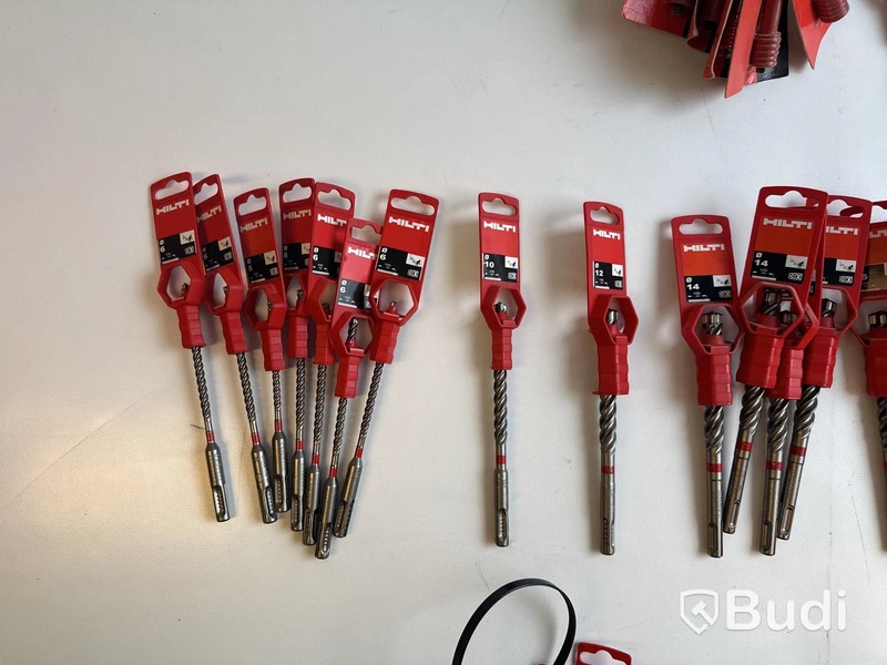 Parti med hammarborr Hilti i olika storlekar och modeller, Ord. pris inkl. moms: ca 24.000 kr