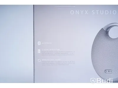 Harman/Kardon Onyx Studio 5, trådlös portabel högtalare.