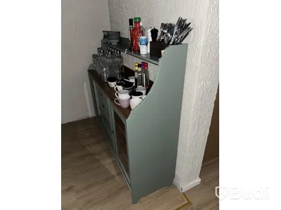 Serveringsbänk med innehåll