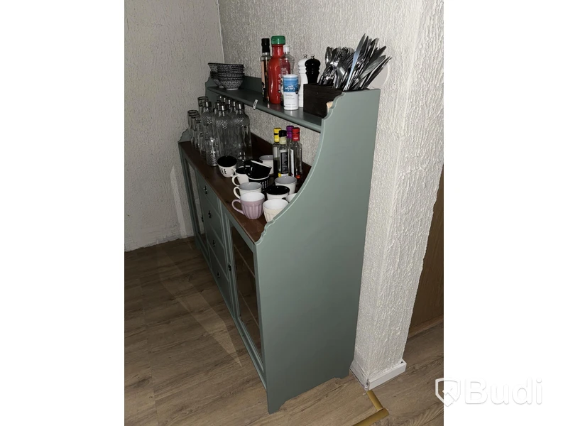 Serveringsbänk med innehåll