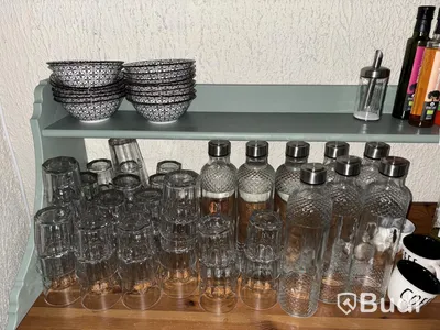 Serveringsbänk med innehåll