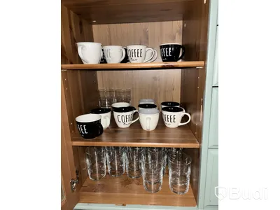 Serveringsbänk med innehåll