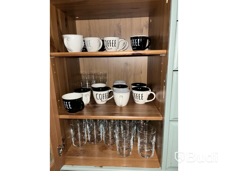 Serveringsbänk med innehåll