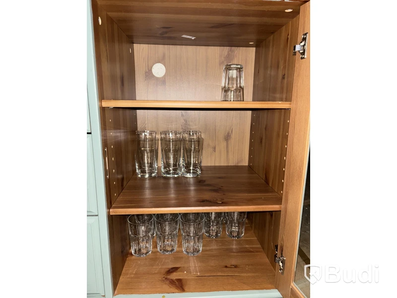 Serveringsbänk med innehåll