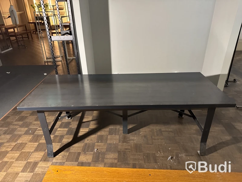 Bord i trä och metall