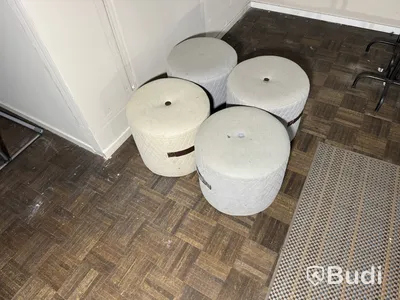 4 st. sittpuffar