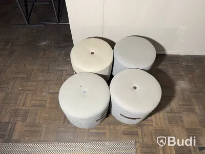 4 st. sittpuffar