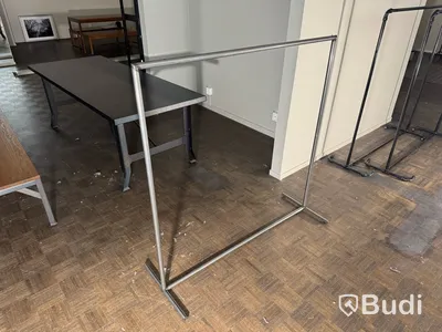 Klädhäst i metall