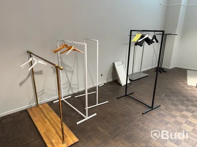 Stort parti med klädhästar