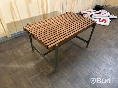 Ribbad bänk