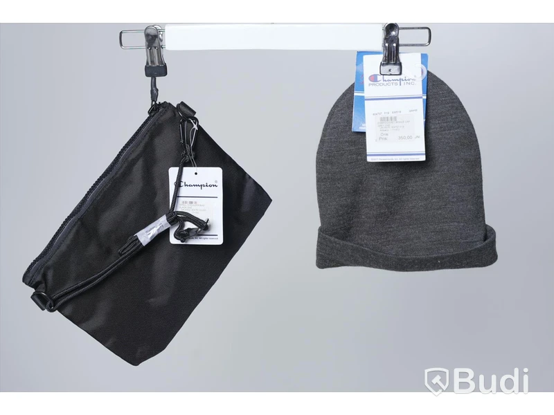 Mössa och väska - Champion Embroided Beanie & Small Shoulder Bag