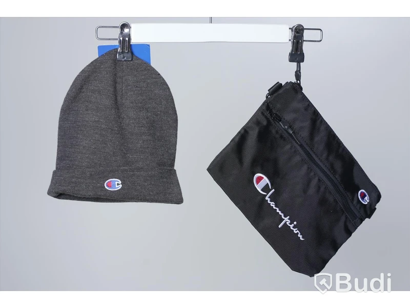Mössa och väska - Champion Embroided Beanie & Small Shoulder Bag